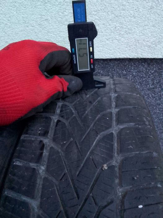 2 opony zimowe Semperit 175/65R15, bieżnik 5,7mm.
