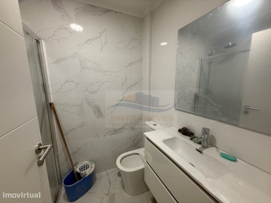 Apartamento T3 totalmente remodelado com quintal - Queluz