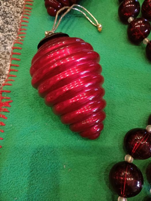 Adornos de Natal em vidro.