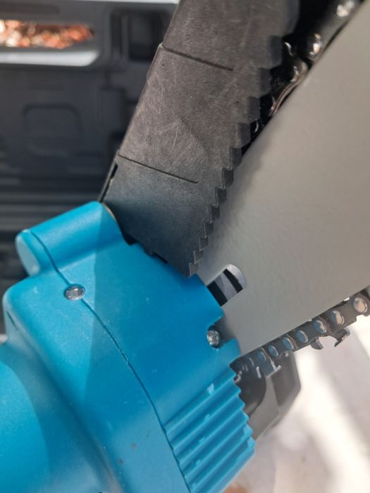 Mini Motosserra a Bateria 21V (6 polegadas) – Kit Completo (Novo)