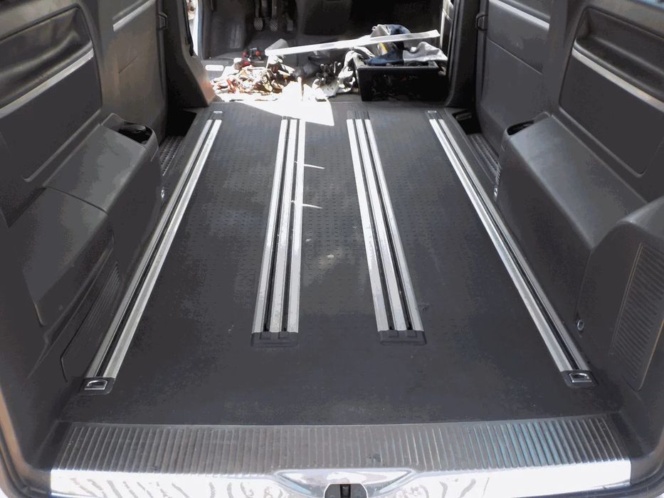 VW T5 T6 MULTIVAN PODŁOGA SZYNY WYKŁADZINA 2XDRZWI CZARNA