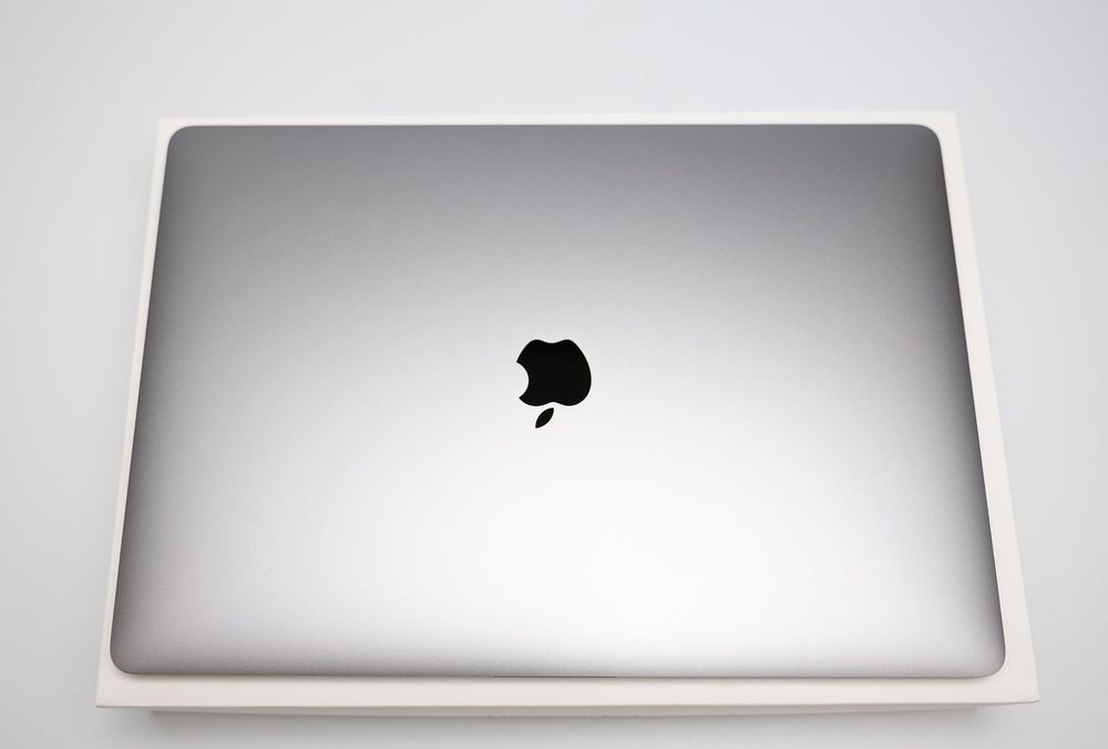 Computador Portátil Apple Macbook Pro 15" i7 3.1 Touch Bar 16GB 1TB
