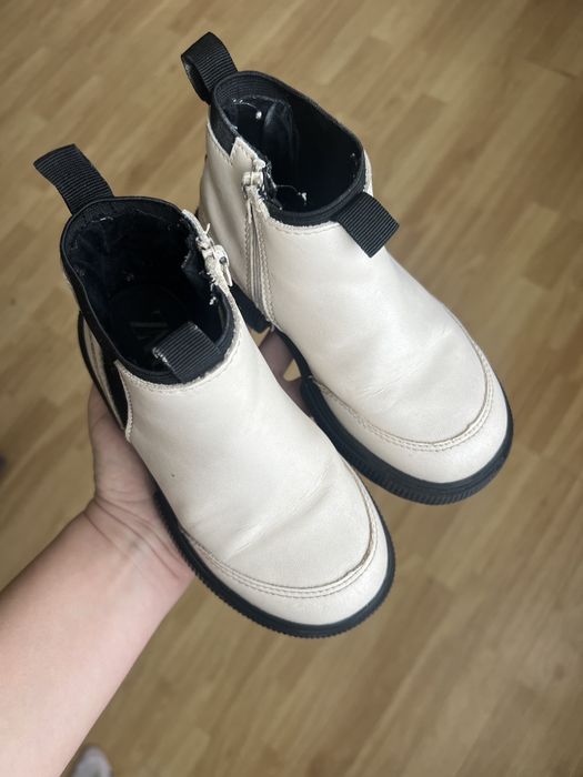 Черевика осінь-весна 26розмір Zara