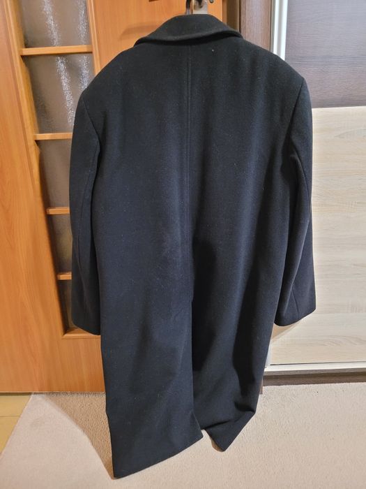 Czarny elegancki płaszcz