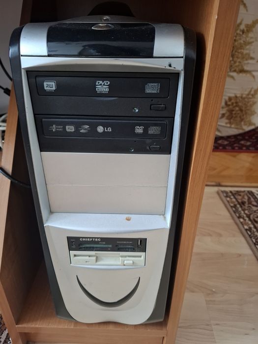 Komputer stacjonarny  i monitor, intel Core 2 Duo E7300 (2x 2.66 GHz)| karta graficzna GTX 1050 | Pamięć 8GB RAM | Dysk twardy 1TB | Windows 10