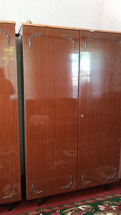 Шафа двохдверна для одягу