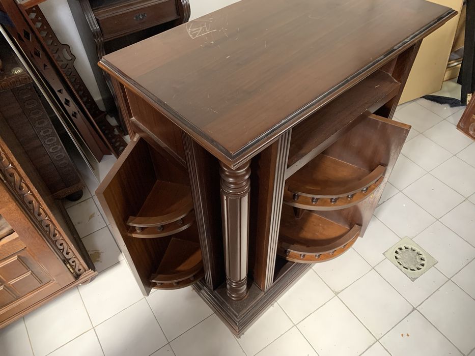 Movel tv/bar em mogno