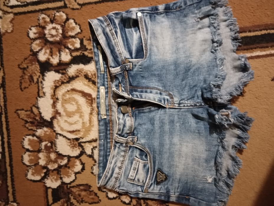 Продам женские шорты.