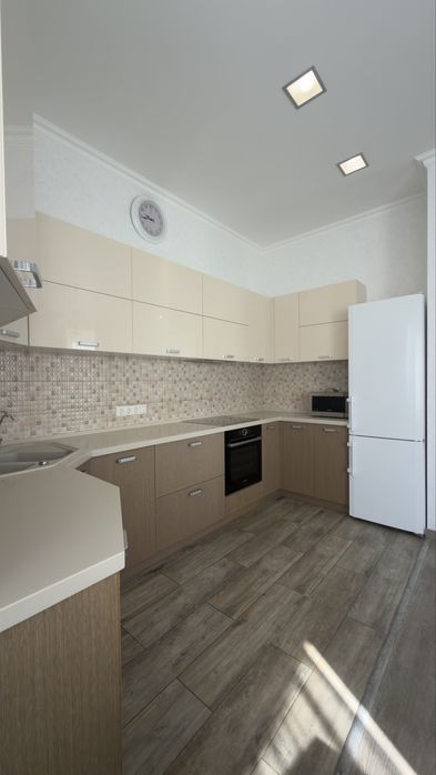 Продам 3к квартирус немонтом  в клубном доме!Центр