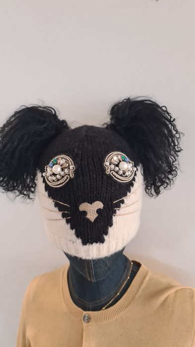 Czapka Kot Kotek. Uszy duże pompony. Wąsy. Oczy z cyrkonii kryształy.