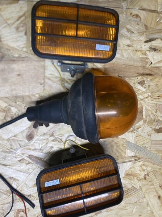 Conjunto de pirilampo e dois farolins, ambos de 12 volts.