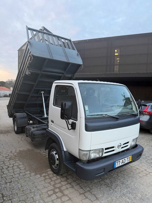 Nissan Cabstar tribasculante