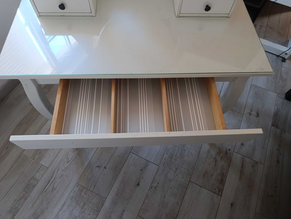 Mesa com espelho