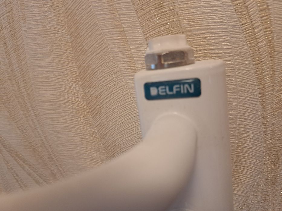 Grzejnik DELFIN z zaworem termostatycznym