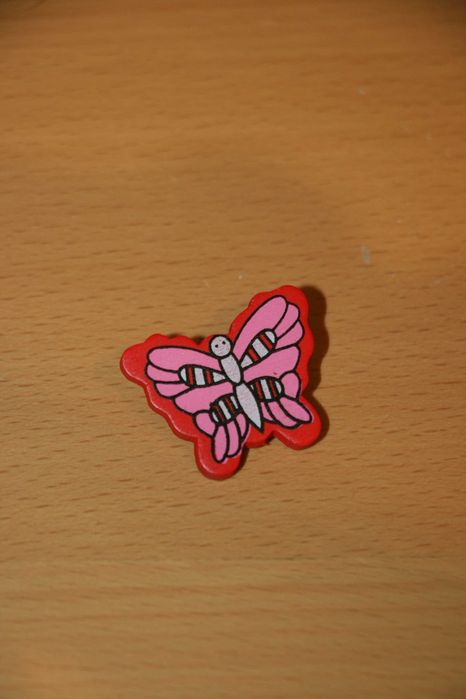 Pin Madeira de Borboleta