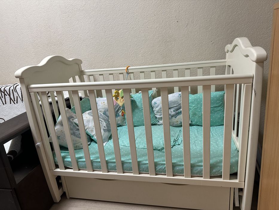 Ліжечко дитяче з маятником