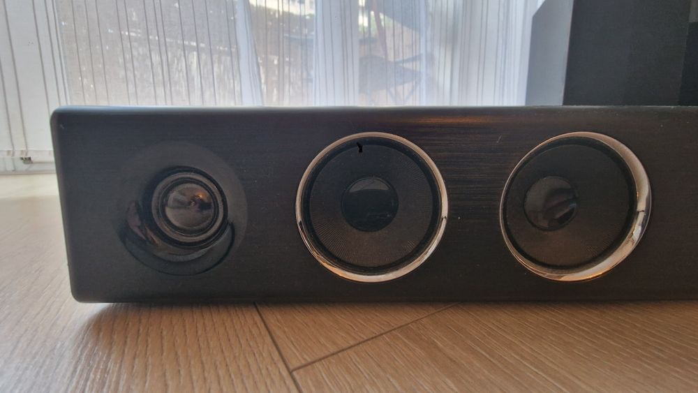 Soundbar z subwooferem LG.