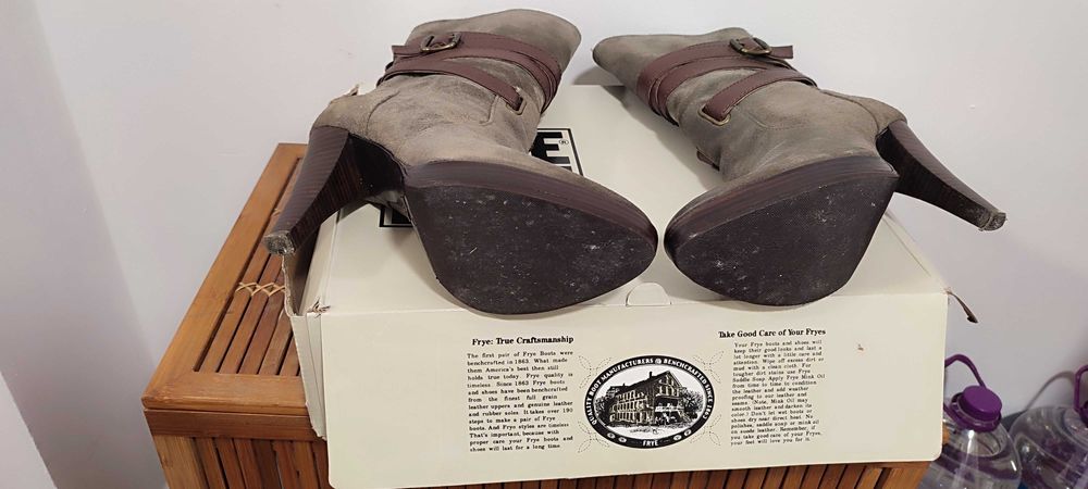Botas Frye em pele