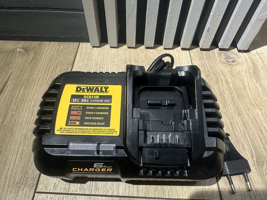 Зарядний пристрій Dewalt DCB1112, DCB1106 DCB112 DCB1104 новий