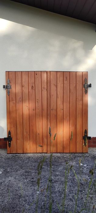 Okiennice drewniane wys 136cm, szer134cm