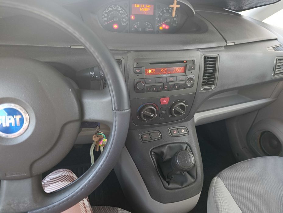 Fiat idea ,com pneus novos e amortecedores.