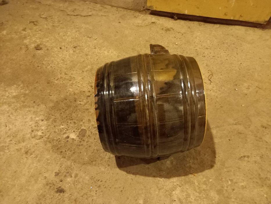 Garnek gliniany na. ogórki  około 7 ł