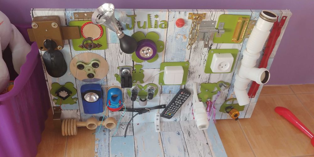 Tablica manipulacyjna sensoryczna edukacyjna