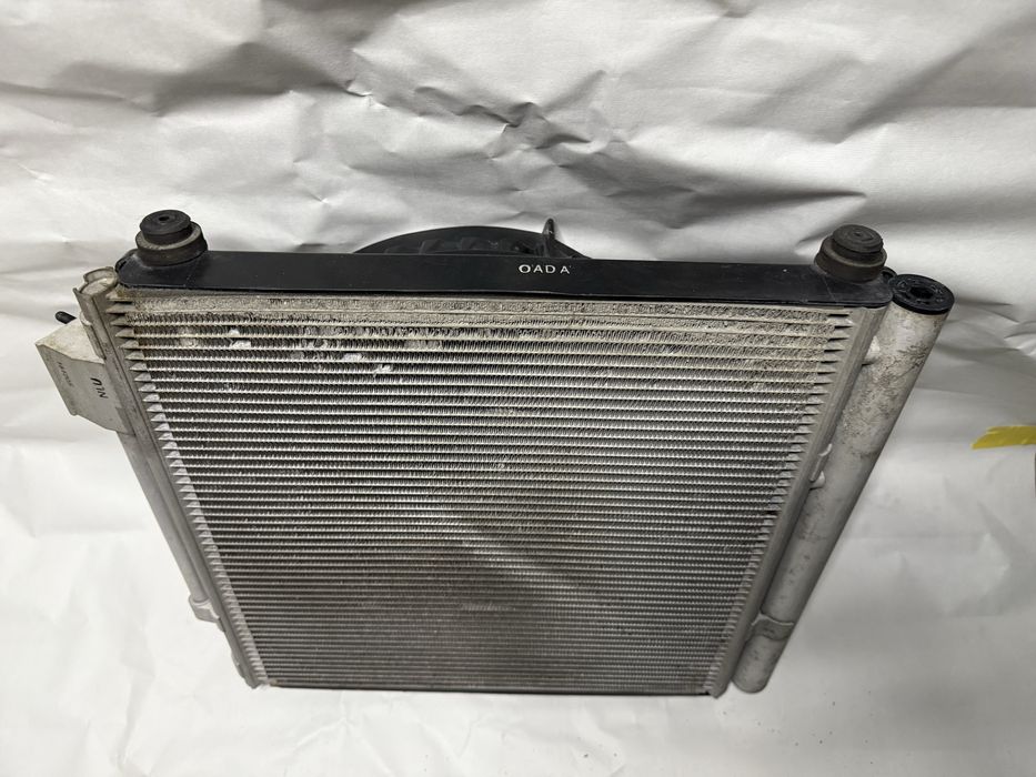 Tesla Model S радіатор кондиціонера з вентилятором правий