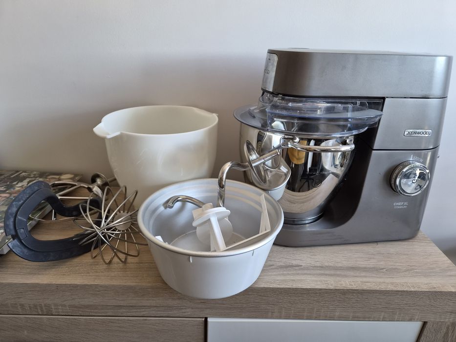 Robot planetarny Kenwood CHEF XL z przystawkami