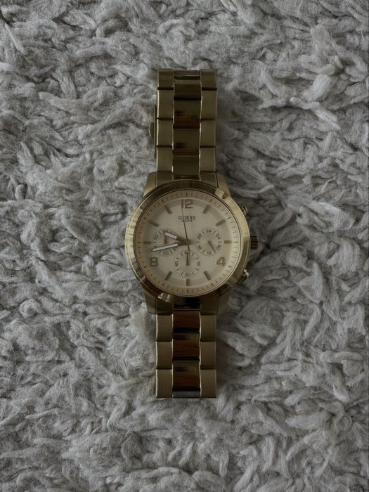Relógio dourado Guess
