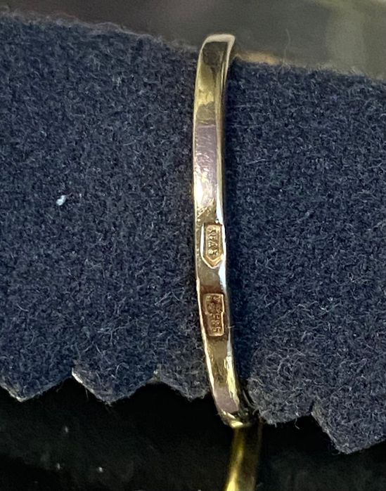 Золота каблучка з натуральним топазом р. 17