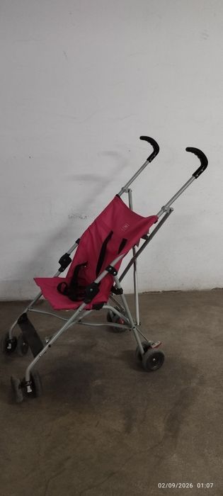 Carrinho de passeio para crianças. Em Loulé.