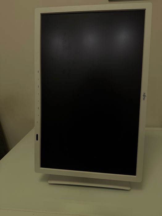 Широкоформатний монітор Fujitsu P24W-7 з матрицею 24" (1920x1200) IPS