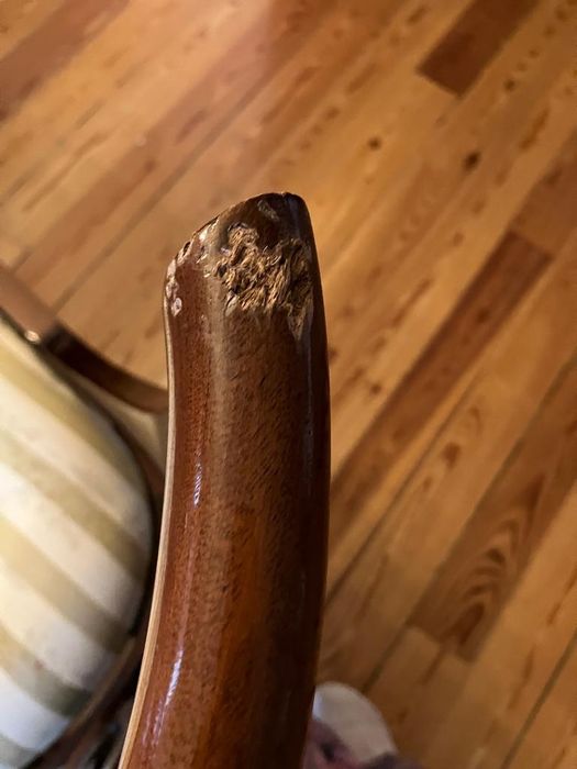 Mesa de jantar extensível, em nogueira, com cadeiras