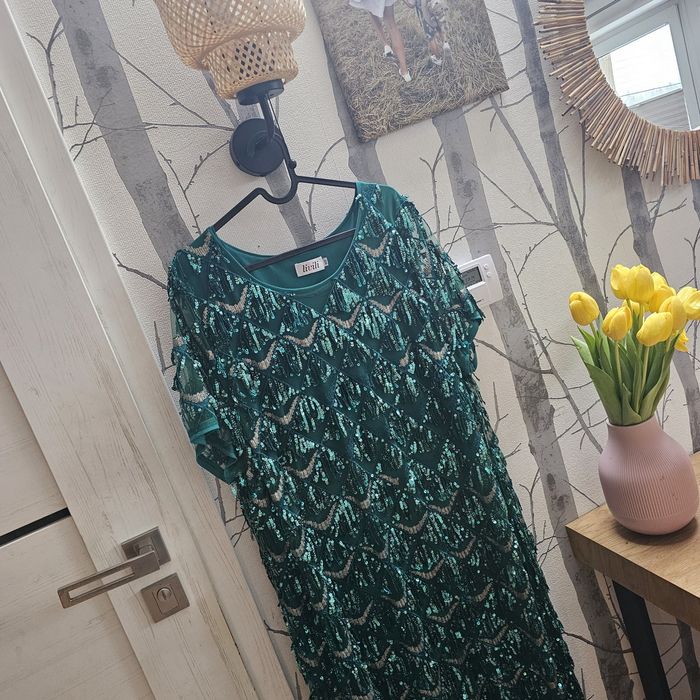 Sukienka Zjawiskowa cekinowa 48