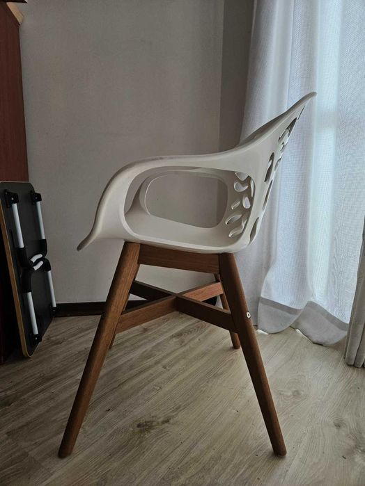 Cadeira IKEA Angrim Branca com Pés de Madeira - Pouco Uso