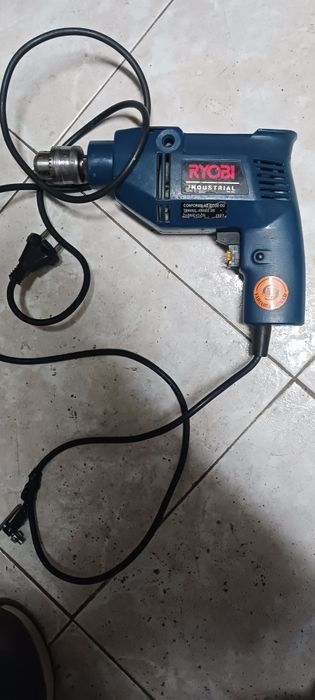 Vendo berbequim  rioby usado