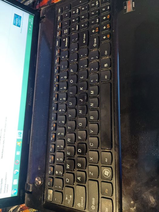 Laptop Lenovo G585 15,6 " AMD E1 4 GB / 500 GB czarny