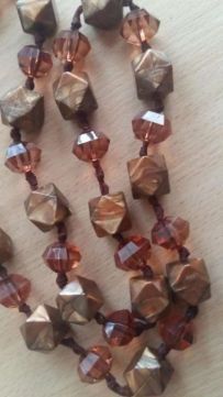 Korale długie brązowe