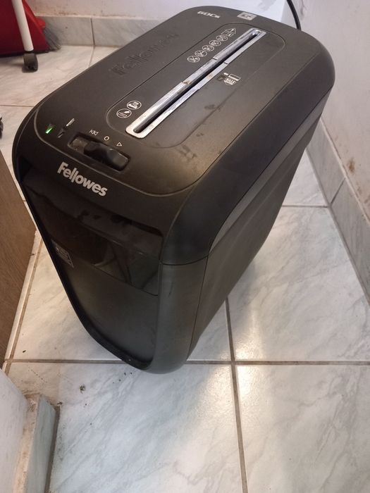 Fellowes 60 Cs biurowa niszczarka do papieru, działająca