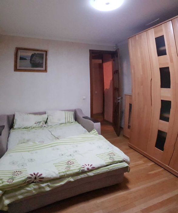 Будинок на Соломінці з особистим бомбосховищем з кухнею та кімнатою