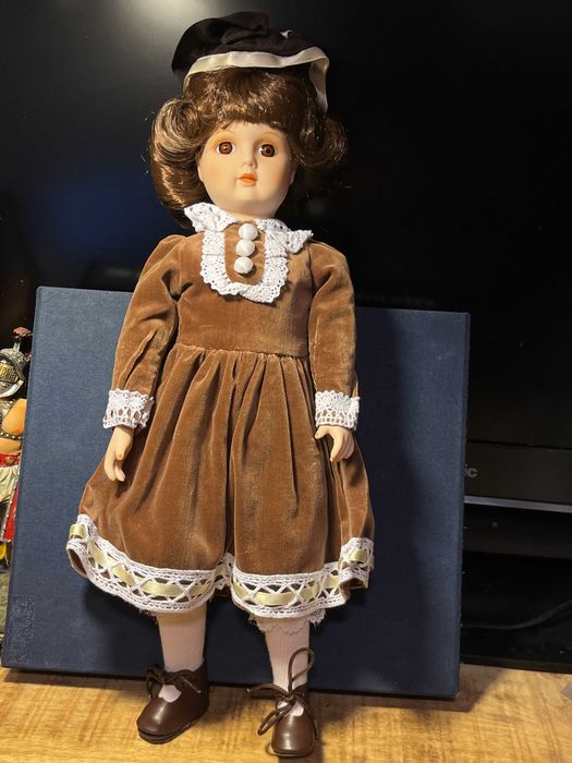 Кукла фарфоровая Лялька фарфорова Игрушка Наряд Дама 40 см