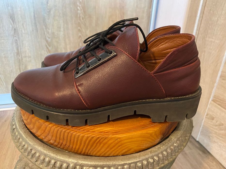 Шкіряні жіночі туфлі