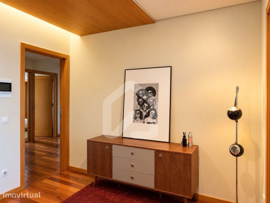 Apartamento T2 - Mobilado com 2 Lugares de Garagem