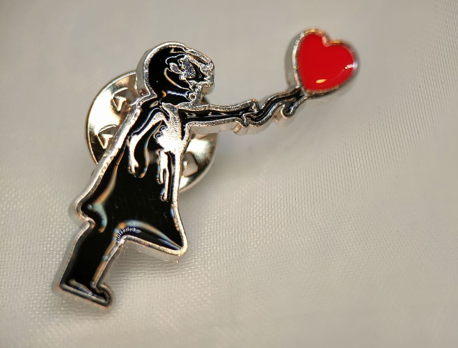 BANSKY kultową broszka