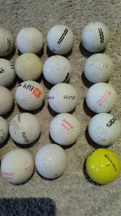 Lote de 70 bolas de golfe.
