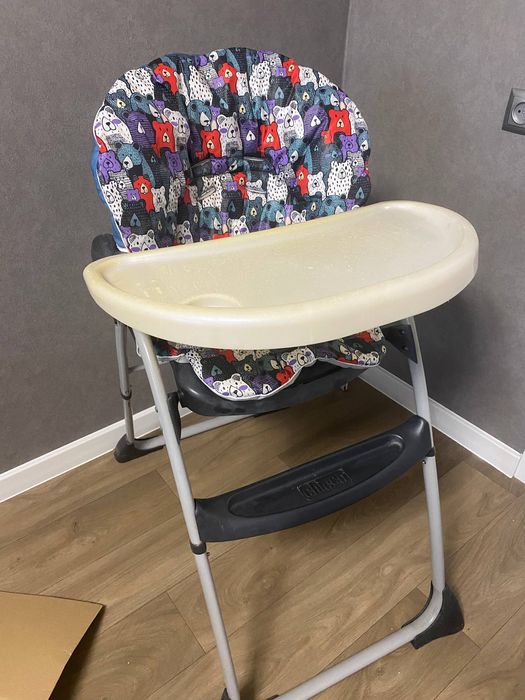 Стілець для годування