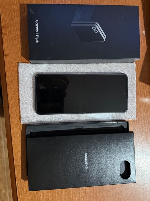 Samsung Z flip 6 256gb/12gb