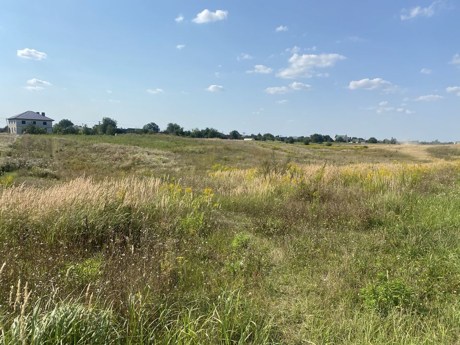 Продам земельну ділянку під забудову в с. Новостав