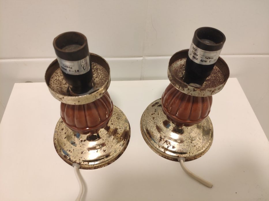 Dois candeeiros vintage, em cerâmica e metal, para restaurar